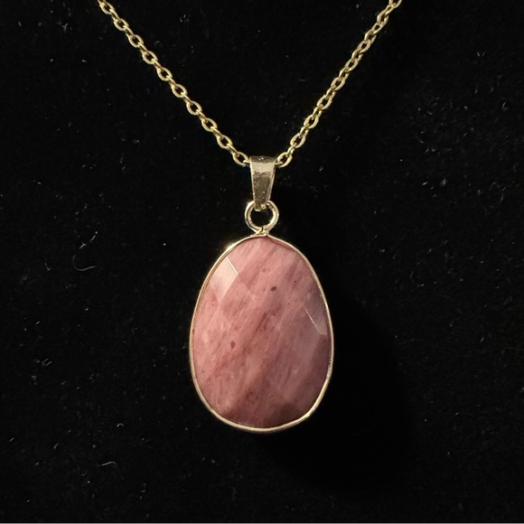 ✨2 for $30✨ Natural Rhodonite Pink Stone Pendant (Gold Tone Chain Necklace) - Picture 5 of 11